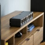 Centerhögtalare Polk Signature Elite ES35 i svart färg.