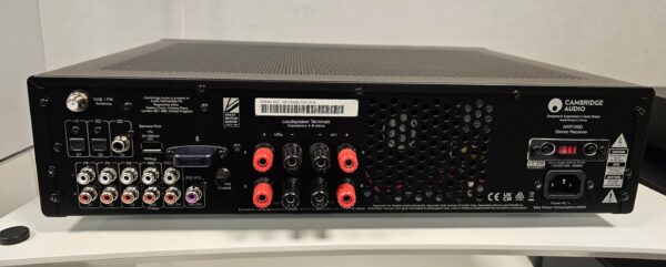 Förstärkare Cambridge Audio AXR100D Stereo reciever baksida in/utgångar