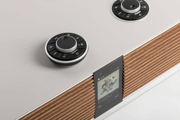 Aktivt trådlöst ljudsystem Ruark Audio R810 Radiogram display.