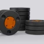 Soikeskydd/feet Axxess Noir Resonance Control i svart/brons.