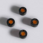 Soikeskydd/feet Axxess Noir Resonance Control i svart/brons.