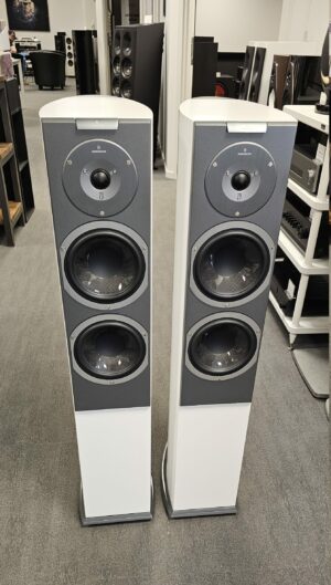 Audiovector R3 Signature