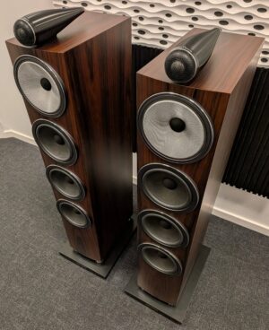 B&W 702 S3